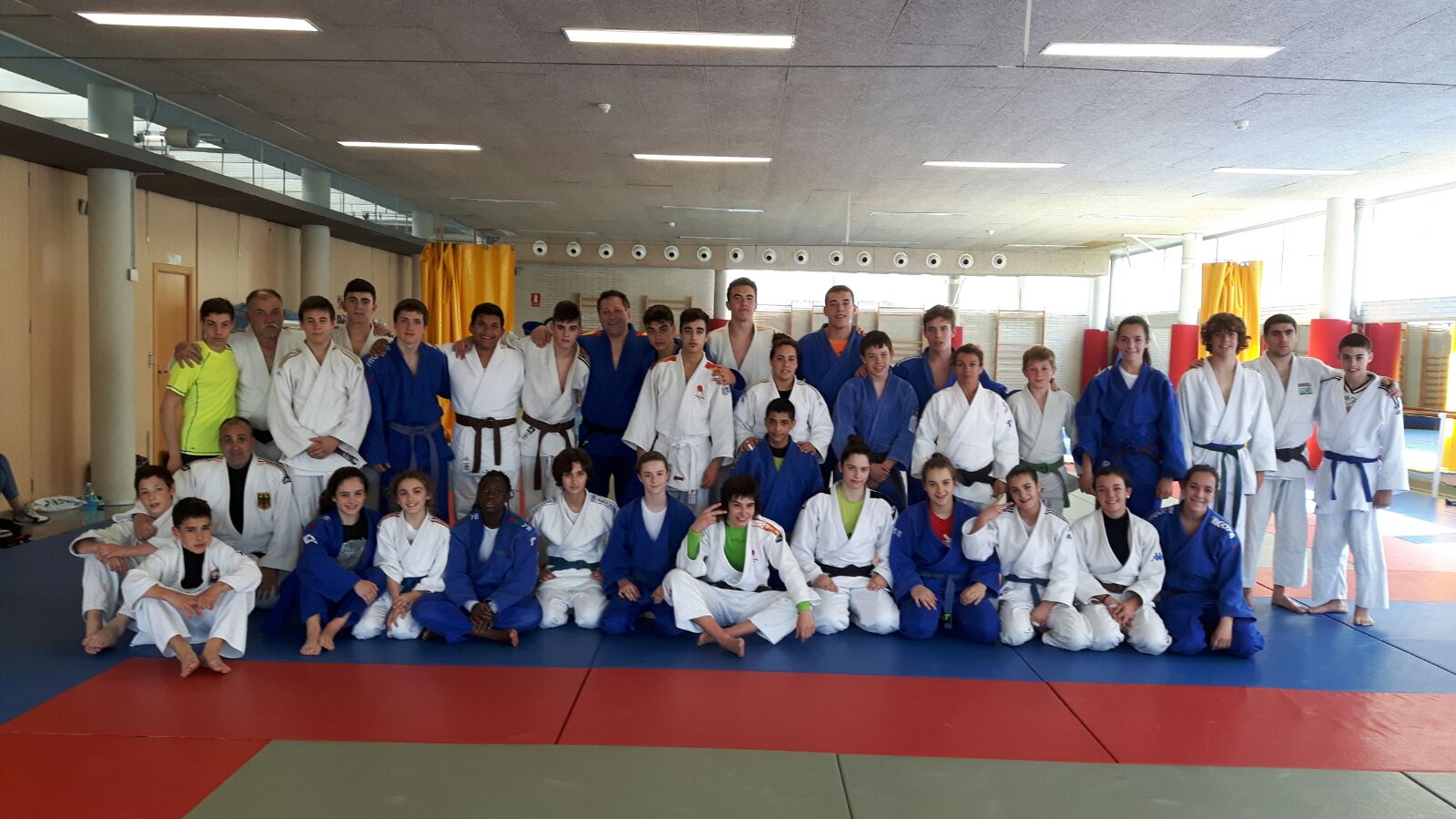 Gran participaci&oacute;n en los entrenamientos conjuntos de Judo en el Estadio Larrabide en Semana Santa